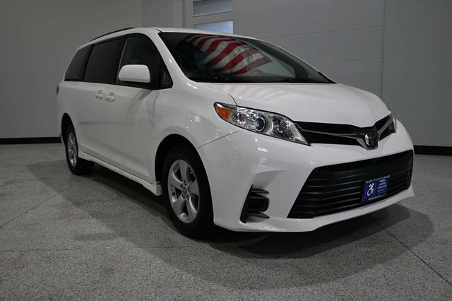 2020 Toyota Sienna LE Mobility FWD 7-Passenger Mobility - 23008611 - 2