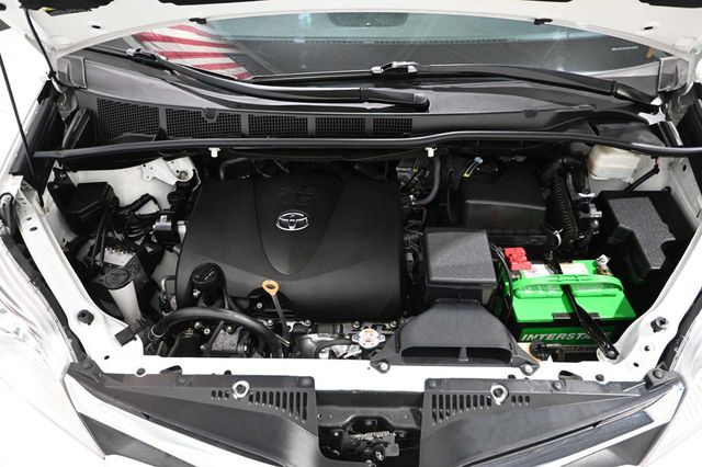 2020 Toyota Sienna LE Mobility FWD 7-Passenger Mobility - 23008611 - 32