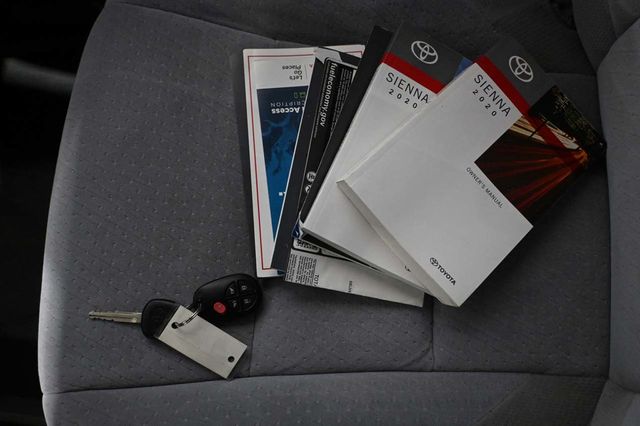 2020 Toyota Sienna LE Mobility FWD 7-Passenger Mobility - 23008611 - 35