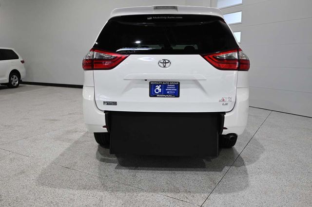 2020 Toyota Sienna LE Mobility FWD 7-Passenger Mobility - 23008611 - 6