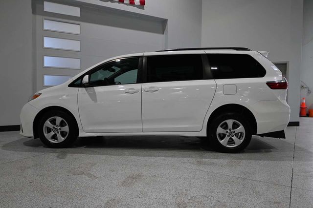 2020 Toyota Sienna LE Mobility FWD 7-Passenger Mobility - 23008611 - 8