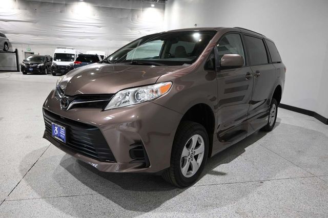 2020 Toyota Sienna LE Mobility FWD 7-Passenger Mobility - 23089683 - 9