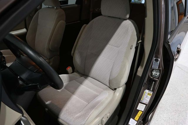 2020 Toyota Sienna LE Mobility FWD 7-Passenger Mobility - 23089683 - 13