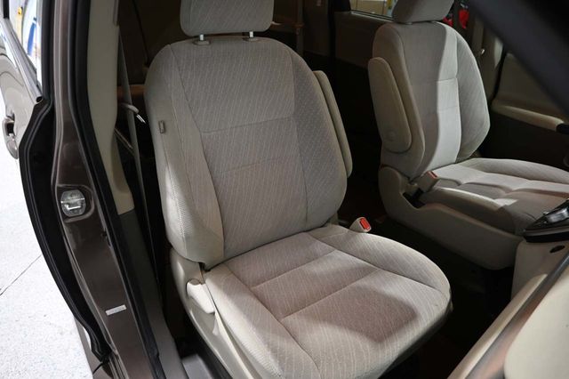 2020 Toyota Sienna LE Mobility FWD 7-Passenger Mobility - 23089683 - 15