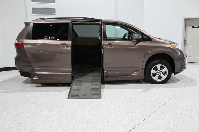 2020 Toyota Sienna LE Mobility FWD 7-Passenger Mobility - 23089683 - 16