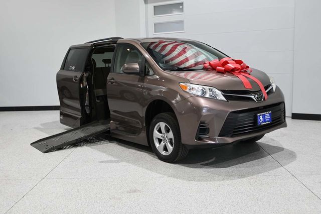 2020 Toyota Sienna LE Mobility FWD 7-Passenger Mobility - 23089683 - 1