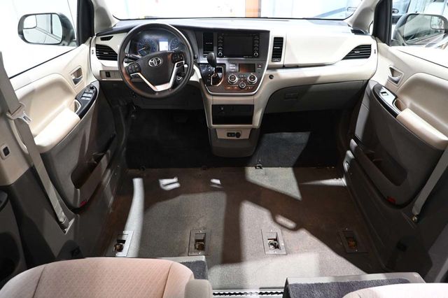2020 Toyota Sienna LE Mobility FWD 7-Passenger Mobility - 23089683 - 20