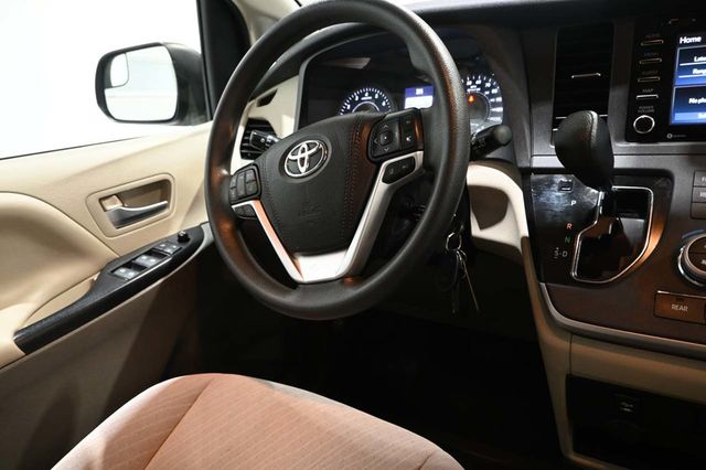 2020 Toyota Sienna LE Mobility FWD 7-Passenger Mobility - 23089683 - 23