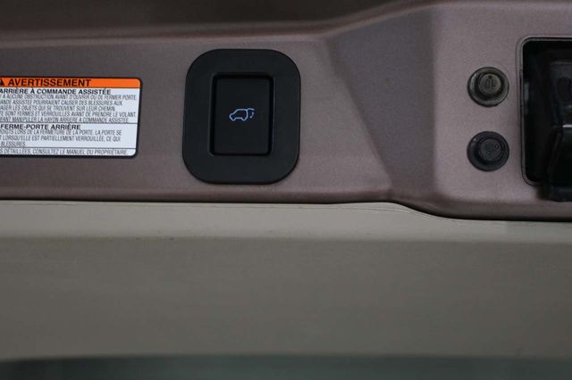 2020 Toyota Sienna LE Mobility FWD 7-Passenger Mobility - 23089683 - 25