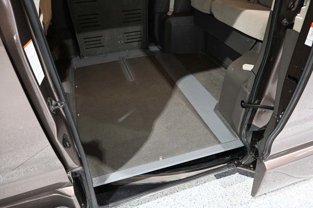 2020 Toyota Sienna LE Mobility FWD 7-Passenger Mobility - 23089683 - 27