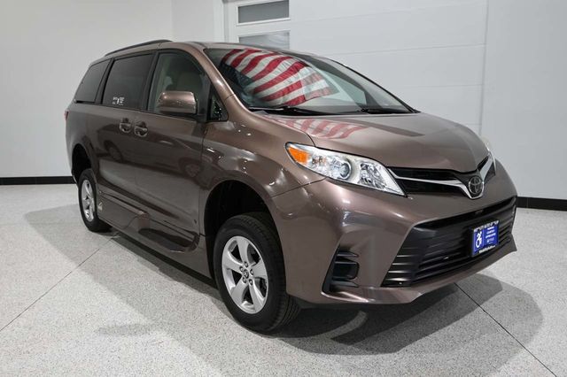 2020 Toyota Sienna LE Mobility FWD 7-Passenger Mobility - 23089683 - 2