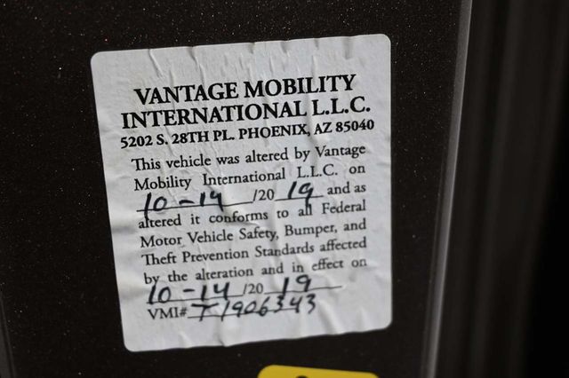 2020 Toyota Sienna LE Mobility FWD 7-Passenger Mobility - 23089683 - 33