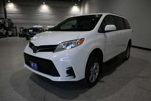 2020 Toyota Sienna LE Mobility FWD 7-Passenger Mobility - 23100681 - 9