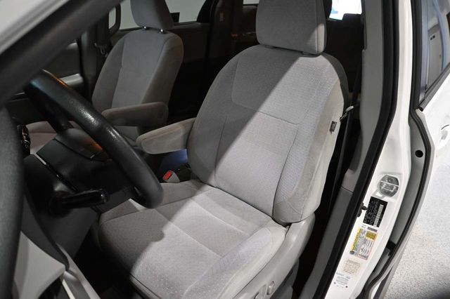 2020 Toyota Sienna LE Mobility FWD 7-Passenger Mobility - 23100681 - 13