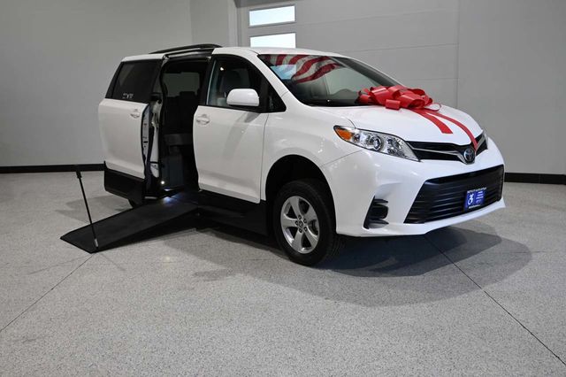 2020 Toyota Sienna LE Mobility FWD 7-Passenger Mobility - 23100681 - 1