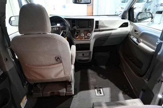 2020 Toyota Sienna LE Mobility FWD 7-Passenger Mobility - 23100681 - 20
