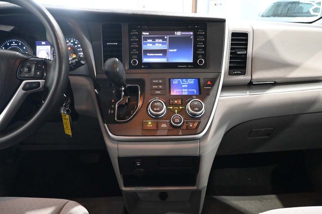 2020 Toyota Sienna LE Mobility FWD 7-Passenger Mobility - 23100681 - 22