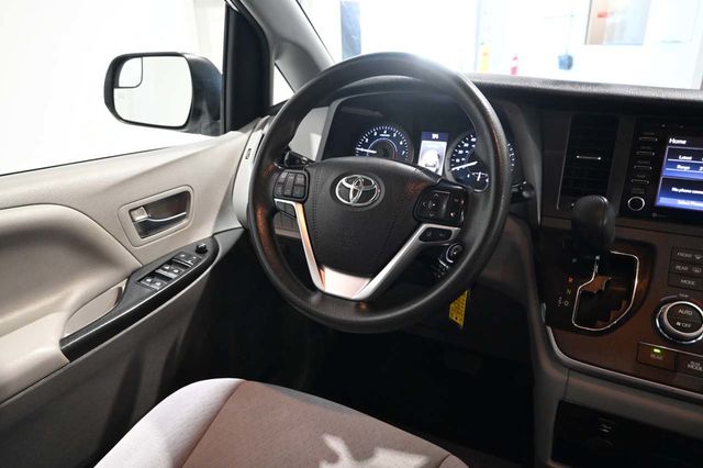 2020 Toyota Sienna LE Mobility FWD 7-Passenger Mobility - 23100681 - 23