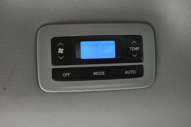 2020 Toyota Sienna LE Mobility FWD 7-Passenger Mobility - 23100681 - 27