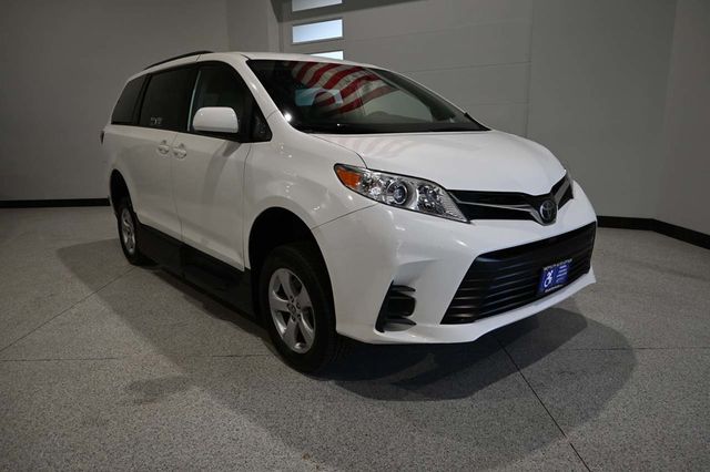 2020 Toyota Sienna LE Mobility FWD 7-Passenger Mobility - 23100681 - 2
