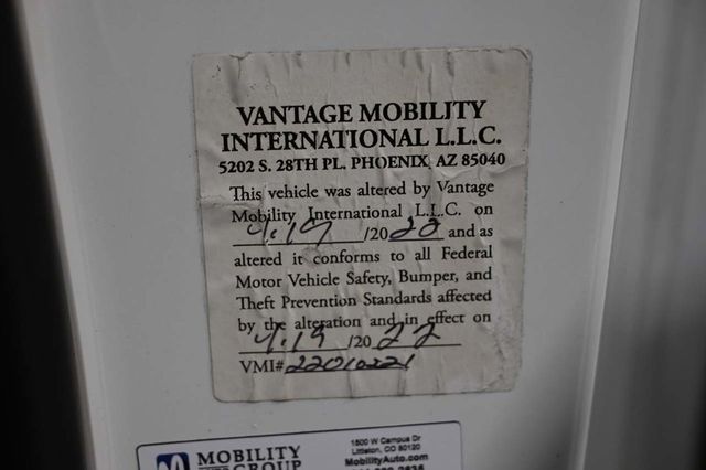 2020 Toyota Sienna LE Mobility FWD 7-Passenger Mobility - 23100681 - 32