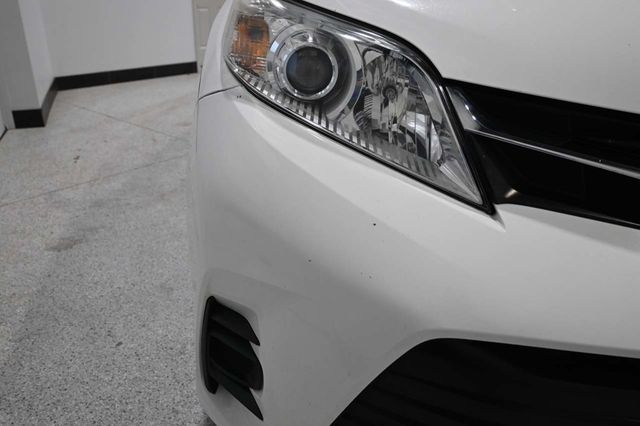 2020 Toyota Sienna LE Mobility FWD 7-Passenger Mobility - 23100681 - 37