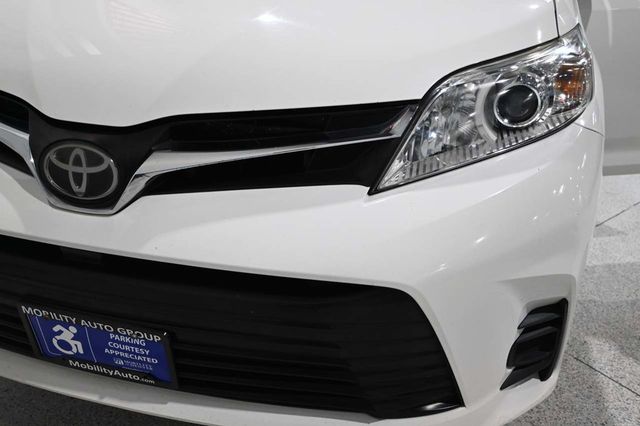 2020 Toyota Sienna LE Mobility FWD 7-Passenger Mobility - 23100681 - 38