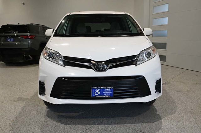 2020 Toyota Sienna LE Mobility FWD 7-Passenger Mobility - 23100681 - 3
