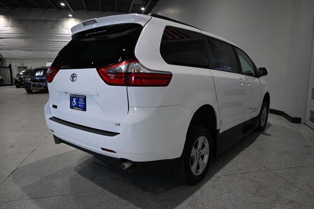 2020 Toyota Sienna LE Mobility FWD 7-Passenger Mobility - 23100681 - 5