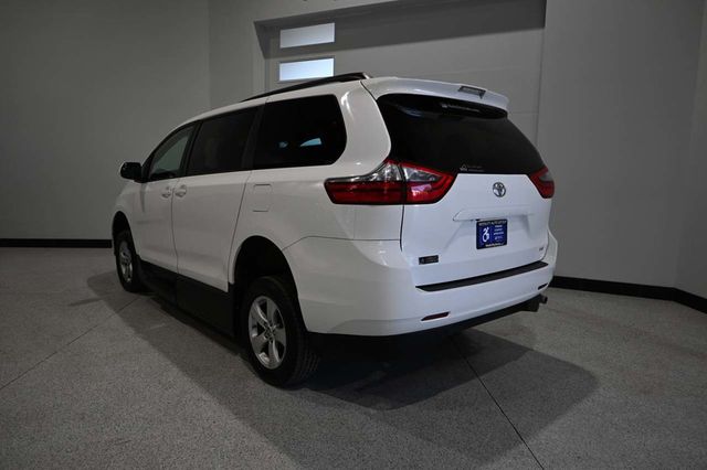 2020 Toyota Sienna LE Mobility FWD 7-Passenger Mobility - 23100681 - 7