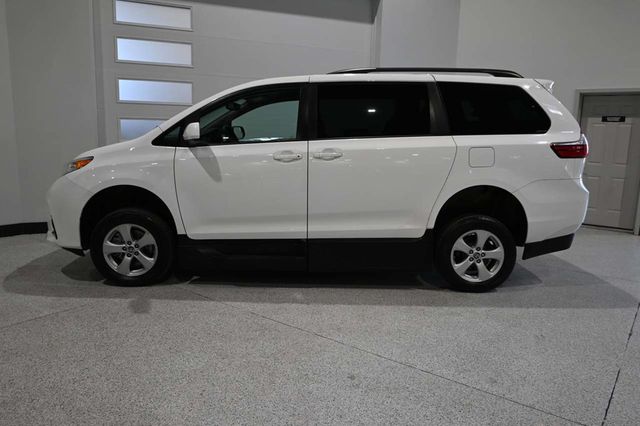 2020 Toyota Sienna LE Mobility FWD 7-Passenger Mobility - 23100681 - 8