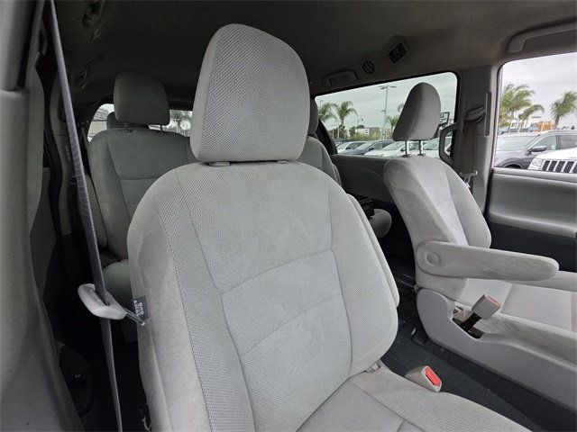 2020 Toyota Sienna L FWD 7-Passenger - 22825232 - 13