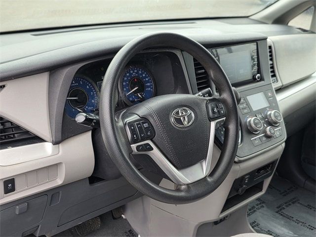 2020 Toyota Sienna L FWD 7-Passenger - 22825232 - 17