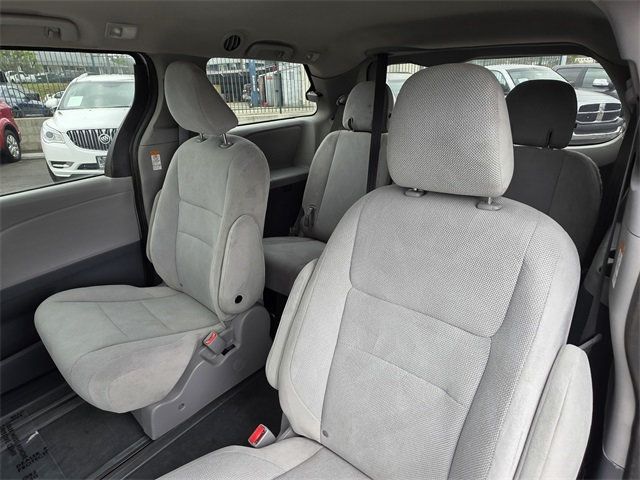 2020 Toyota Sienna L FWD 7-Passenger - 22825232 - 22