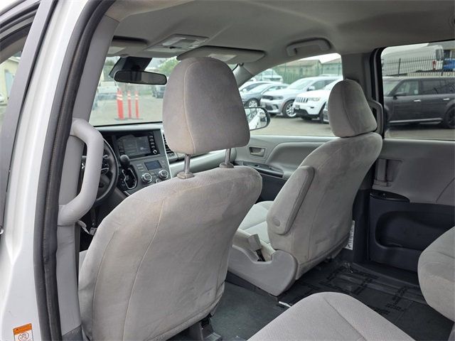 2020 Toyota Sienna L FWD 7-Passenger - 22825232 - 23