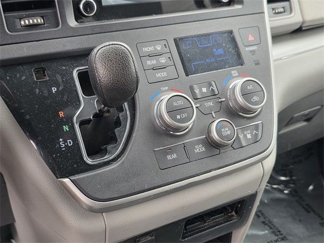 2020 Toyota Sienna L FWD 7-Passenger - 22825232 - 27