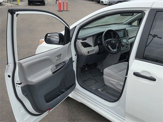 2020 Toyota Sienna L FWD 7-Passenger - 22825232 - 42