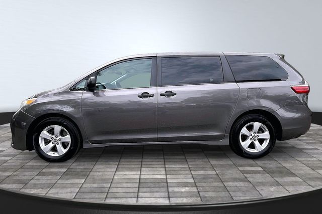 2020 Toyota Sienna L FWD 7-Passenger - 23013630 - 3