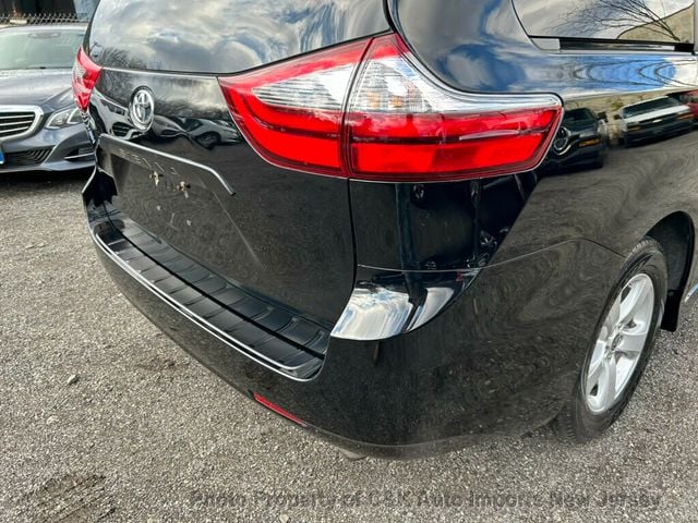 2020 Toyota Sienna L FWD 7-Passenger - 22681934 - 19