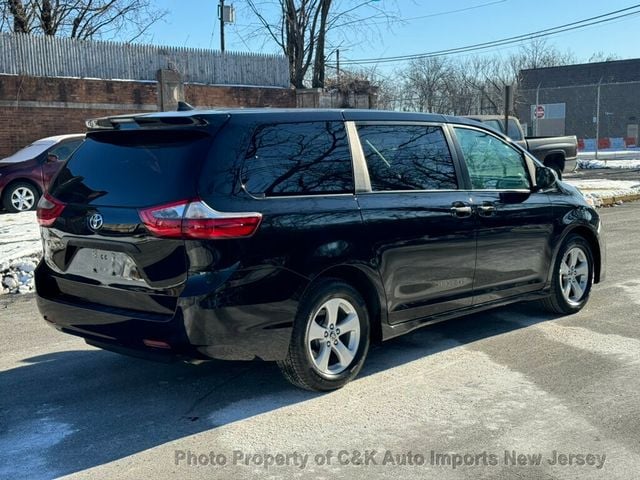 2020 Toyota Sienna L FWD 7-Passenger - 22758328 - 9