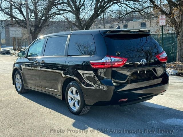 2020 Toyota Sienna L FWD 7-Passenger - 22758328 - 7