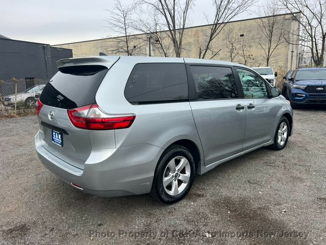 2020 Toyota Sienna L FWD 7-Passenger - 22949839 - 9