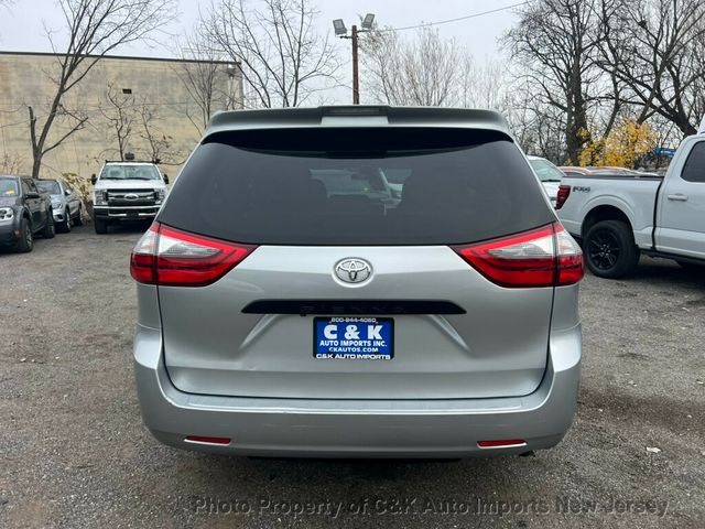 2020 Toyota Sienna L FWD 7-Passenger - 22949839 - 10