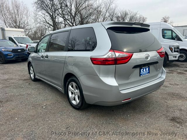 2020 Toyota Sienna L FWD 7-Passenger - 22949839 - 12