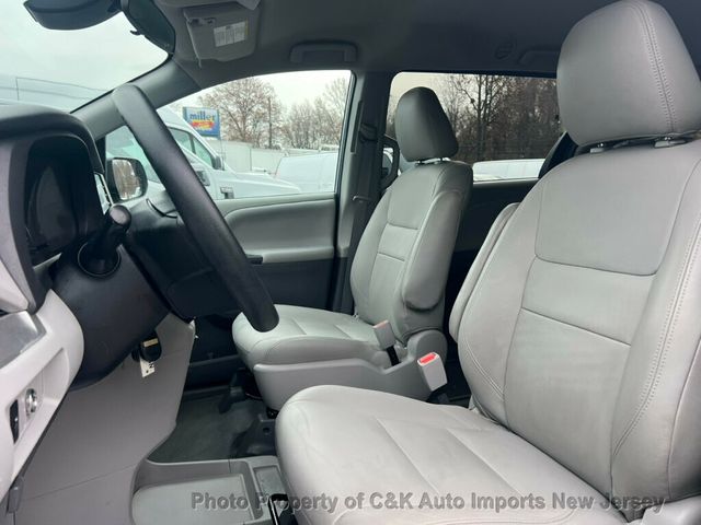 2020 Toyota Sienna L FWD 7-Passenger - 22949839 - 19