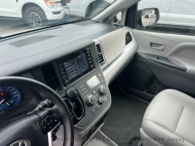 2020 Toyota Sienna L FWD 7-Passenger - 22949839 - 25