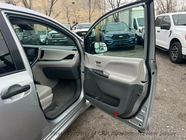 2020 Toyota Sienna L FWD 7-Passenger - 22949839 - 30