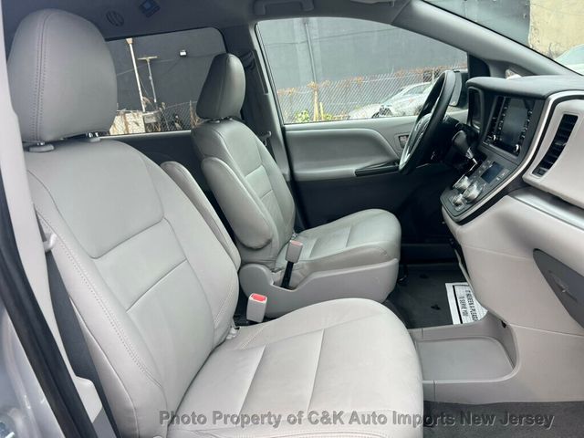 2020 Toyota Sienna L FWD 7-Passenger - 22949839 - 31