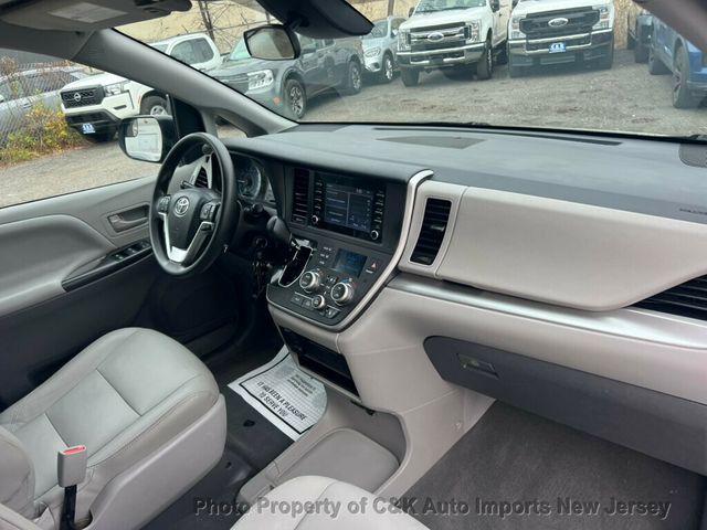 2020 Toyota Sienna L FWD 7-Passenger - 22949839 - 32