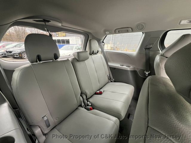 2020 Toyota Sienna L FWD 7-Passenger - 22949839 - 34